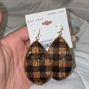 earrings never worn!